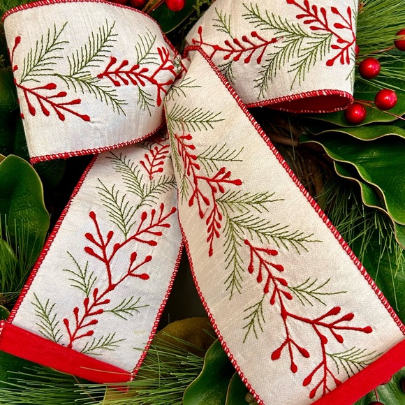 Christmas Magnolia Wreath - Picture 3 of 3